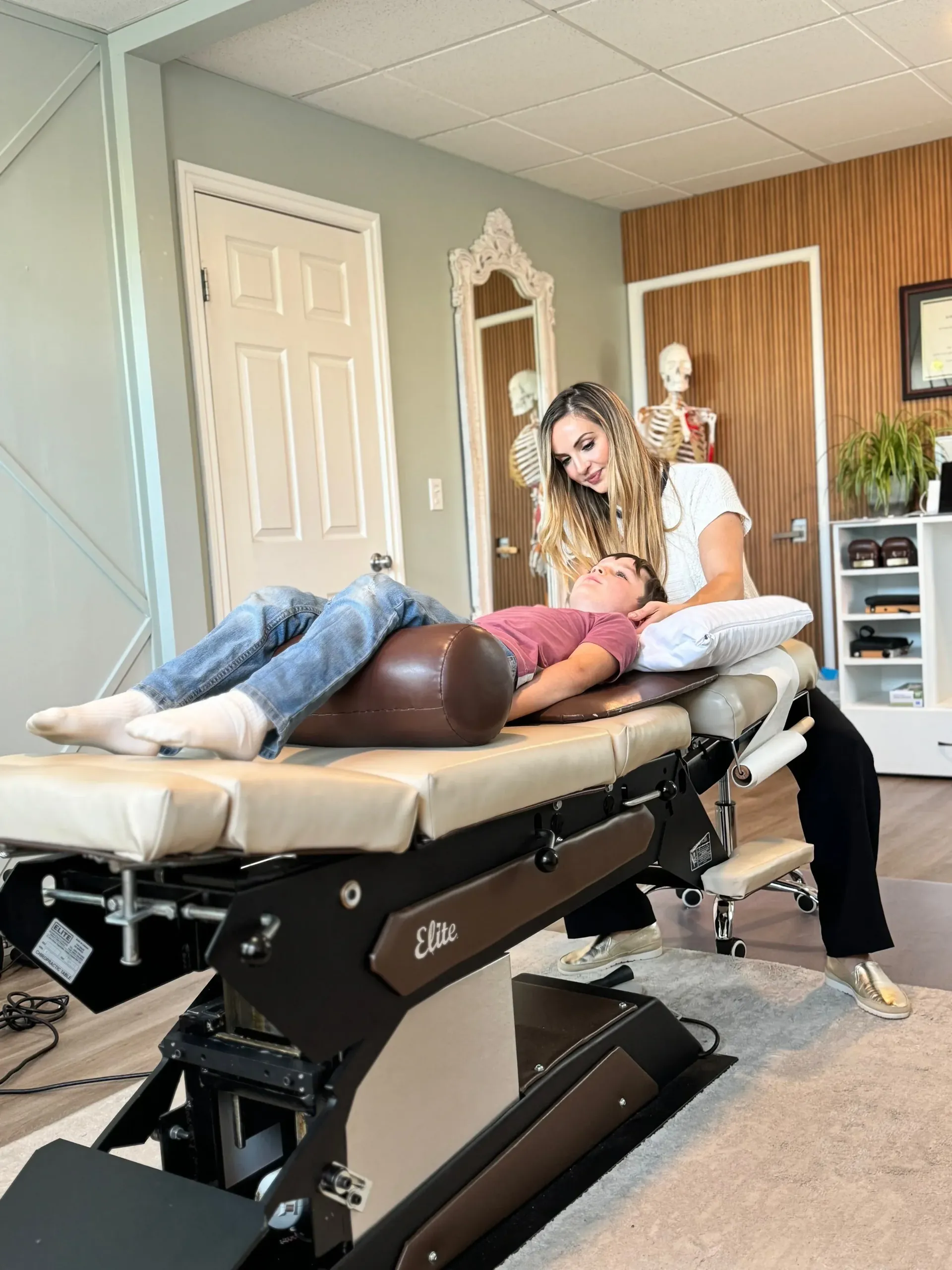 Chiropractic adjustment at All Well Life